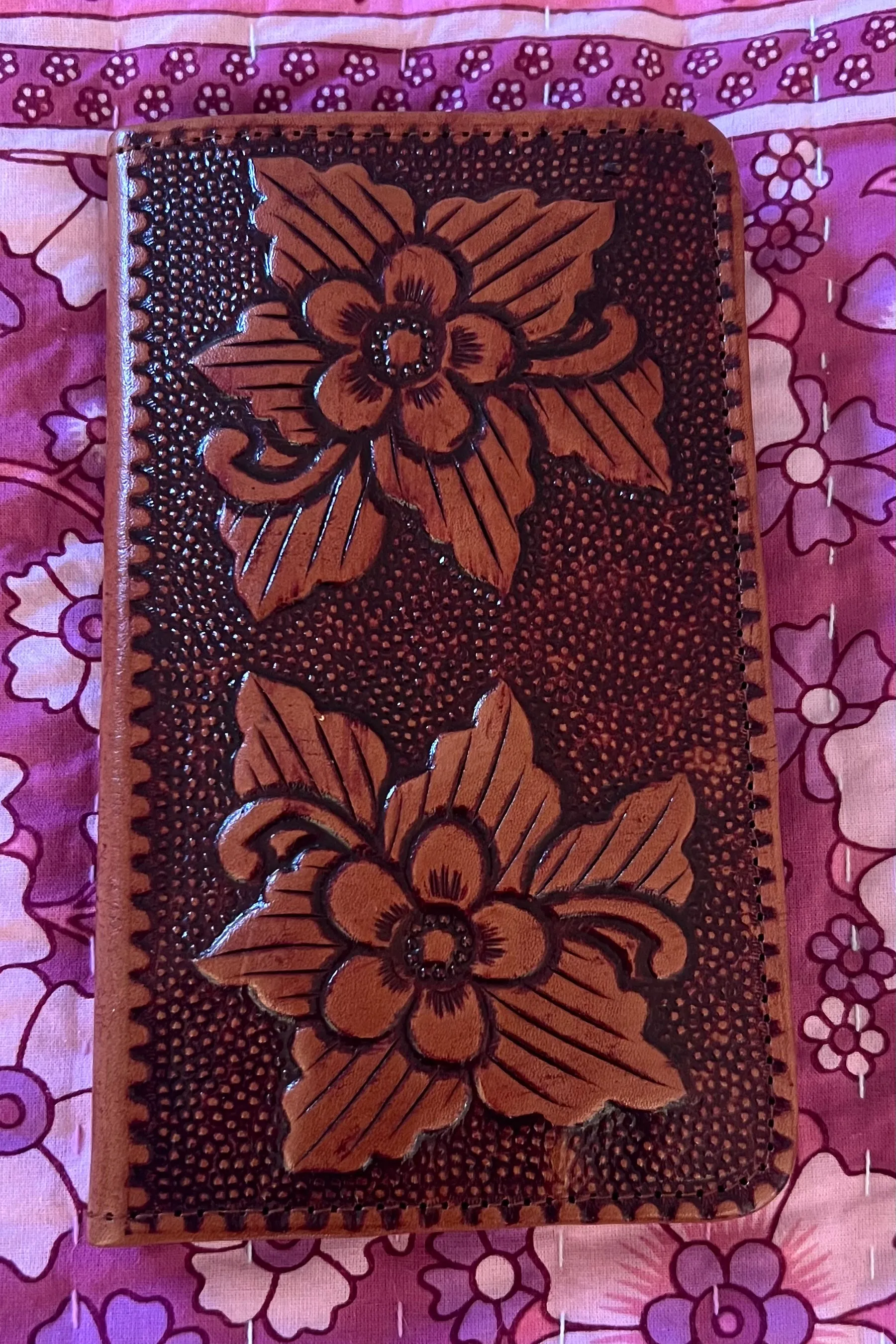 HAND TOOLED FLOWER FLAT WALLET VINTAGE BROWN